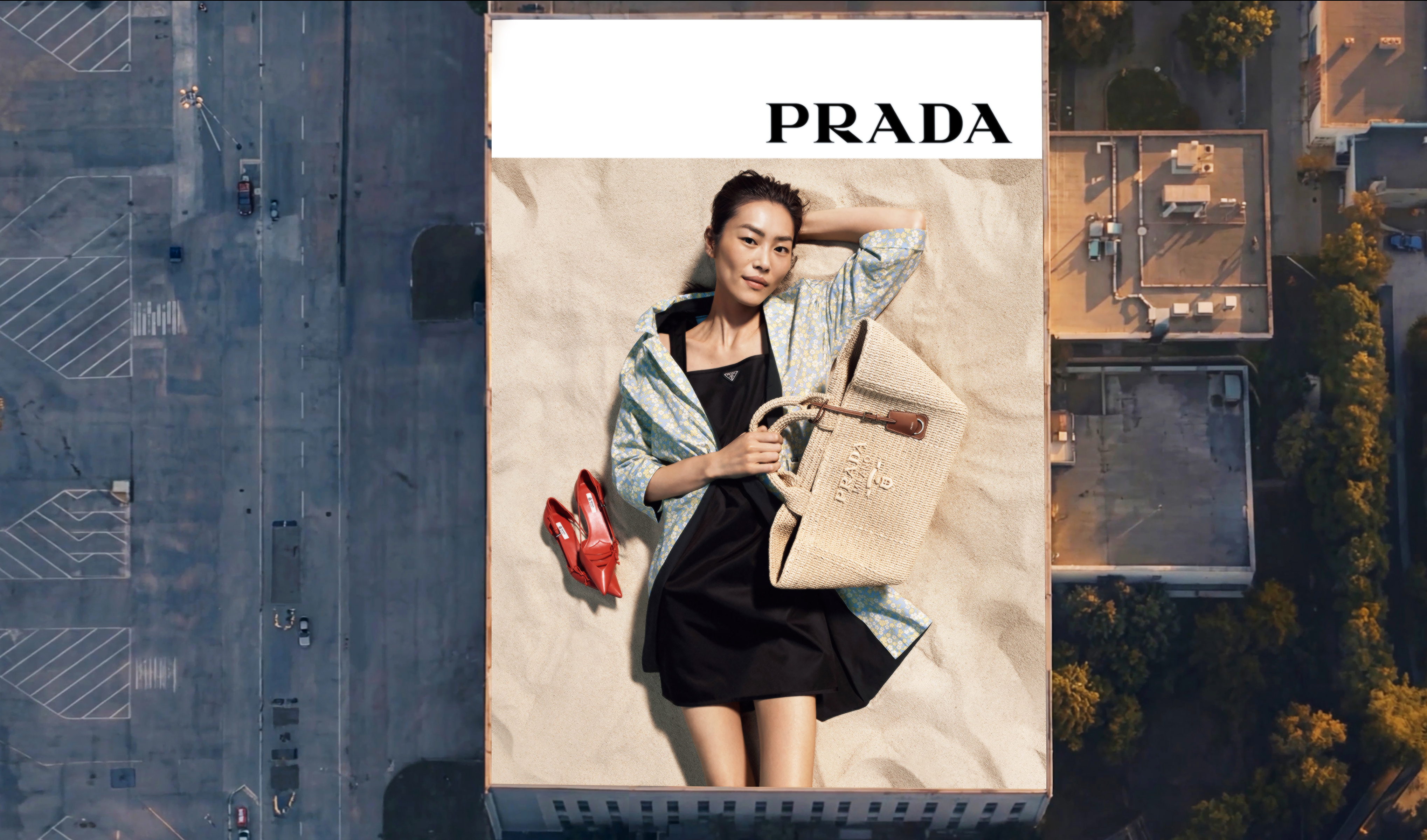 4000平米的高空画面：读懂 Prada 上海虹桥公务机楼这次广告新作