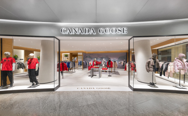 Canada Goose加拿大鹅最新年报：营收首破15亿加元大关，大中华区Q4同比劲增24.2%