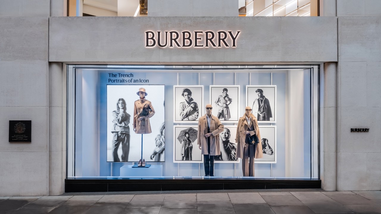 Burberry最新年报：“可比销售”重回增长并大幅扭亏为盈，大中华区下半年恢复增长