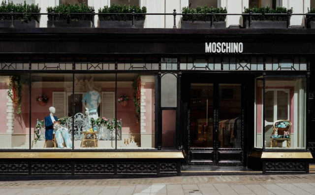 Moschino 的母公司 Aeffe 推进重组，两家潜在收购方浮出水面