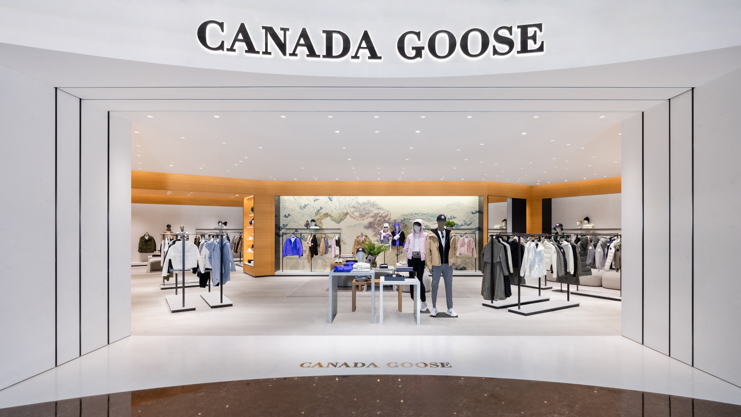 Canada Goose加拿大鹅新财季：非羽绒品类占比近四成，大中华区营收大增44.2%