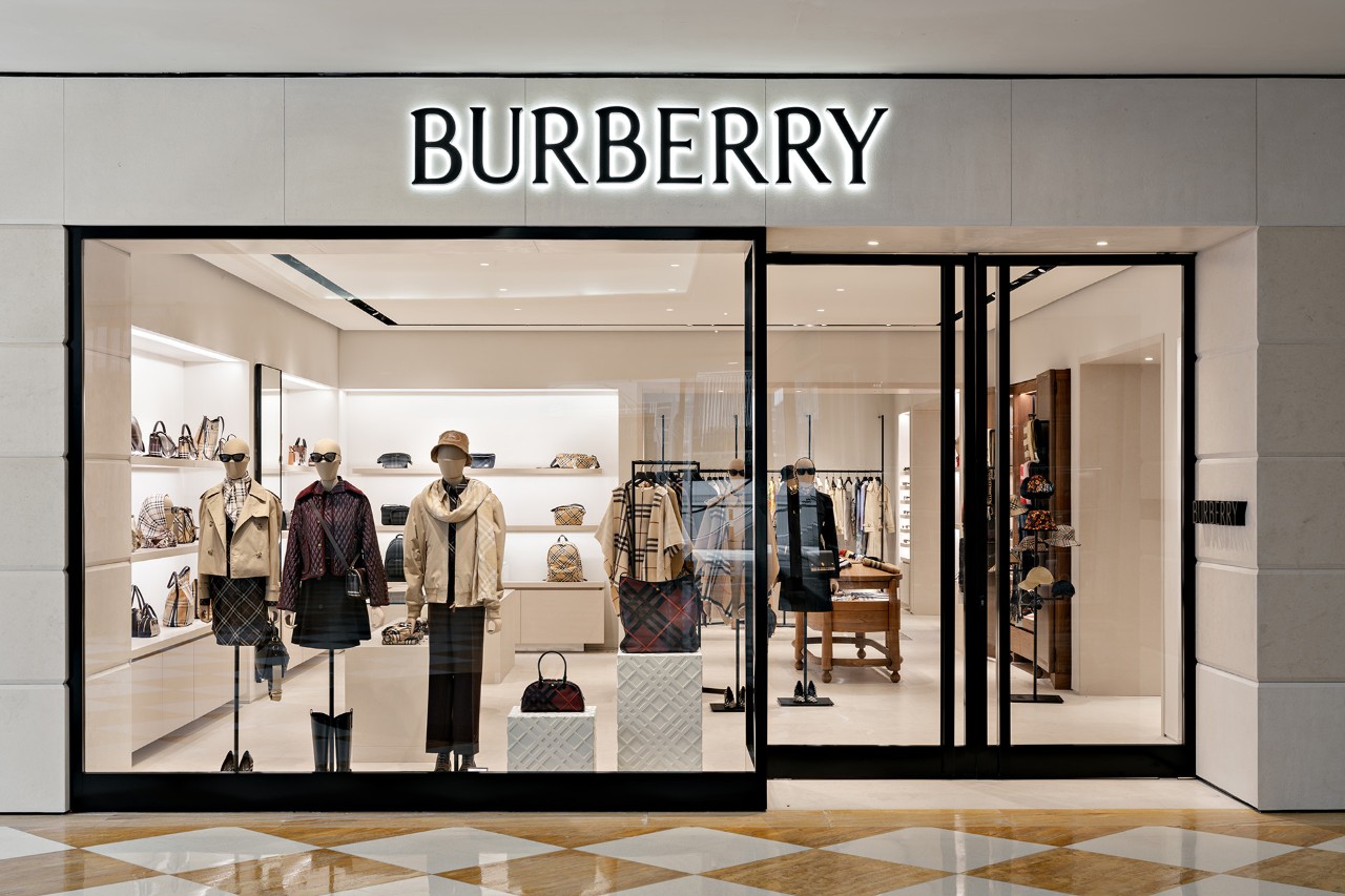 英国时尚零售集团 Frasers 宣布通过股票期权间接持有 Burberry 4.2%的股权