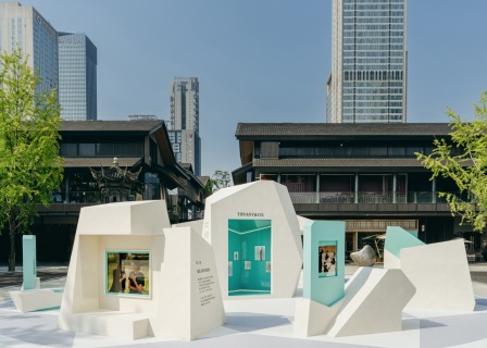 Tiffany & Co. 蒂芙尼在成都太古里举办「爱是火彩」七夕主题影像展