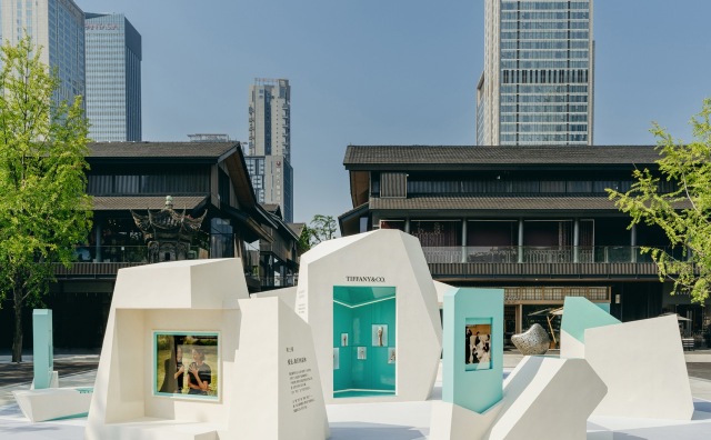 Tiffany & Co. 蒂芙尼在成都太古里举办「爱是火彩」七夕主题影像展