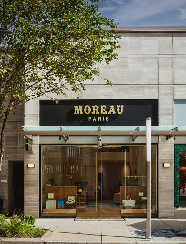 曾与 LV 和 Goyard 齐名 ，法国百年皮具老牌 Moreau 的所有权易手