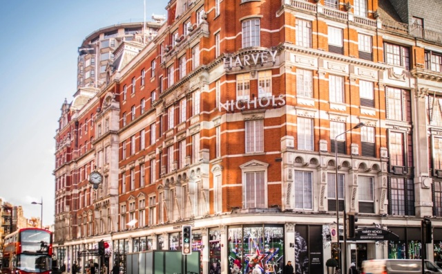 英国亿万富豪 Mike Ashley：挂牌出售的奢侈品百货公司 Harvey Nichols 正陷入“死亡螺旋”