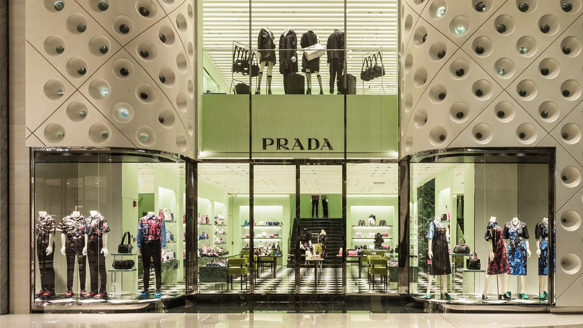 PRADA集团CEO谈中国市场：某些城市二店和三店不再有价值；继续翻新扩建重要门店