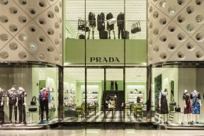 PRADA集团CEO谈中国市场：某些城市二店和三店不再有价值；继续翻新扩建重要门店