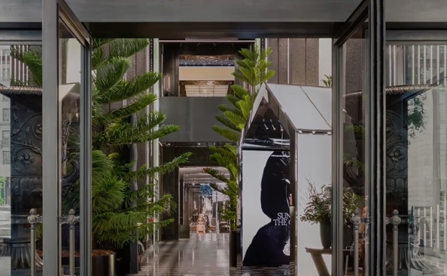 Moncler 全球最大旗舰店在纽约第五大道开张，倾力打造“博物馆式消费体验”